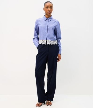Camisa Cropped en Tricolina Raya de tiza con encaje 2